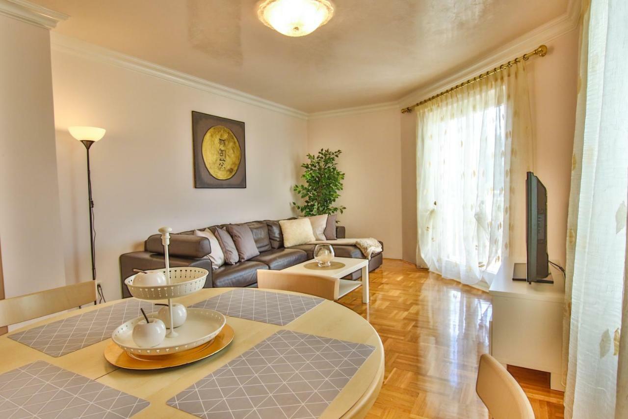 Apartment Gala With Balcony And Private Parking Пореч Экстерьер фото