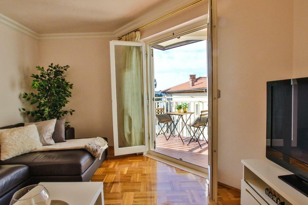 Apartment Gala With Balcony And Private Parking Пореч Экстерьер фото